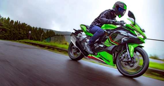 รูปภาพ คาวาซากิ Kawasaki Ninja ZX-25R ปี 2023