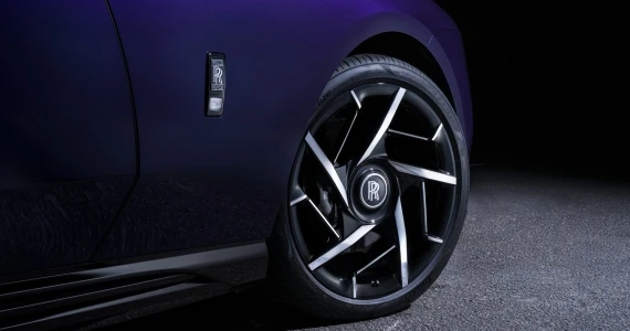รูปภาพ โรลส์-รอยซ์ Rolls-Royce Black Badge Spectre ปี 2025