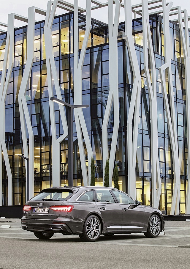 รูปภาพ อาวดี้ Audi A6 Avant 55 TFSI quattro S line MHEV ปี 2018