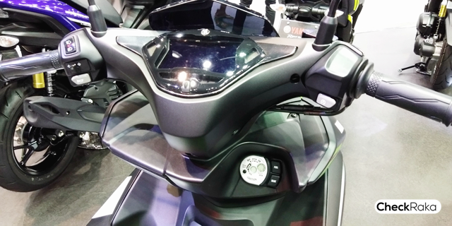 รูปภาพ ยามาฮ่า Yamaha Aerox 155 R Version MY18 ปี 2017