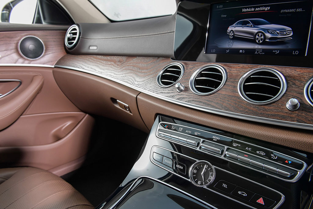 รูปภาพ เมอร์เซเดส-เบนซ์ Mercedes-benz E-Class E 220 D Exclusive ปี 2017