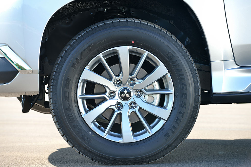 รูปภาพ มิตซูบิชิ Mitsubishi Pajero Sport 2WD GT ปี 2017