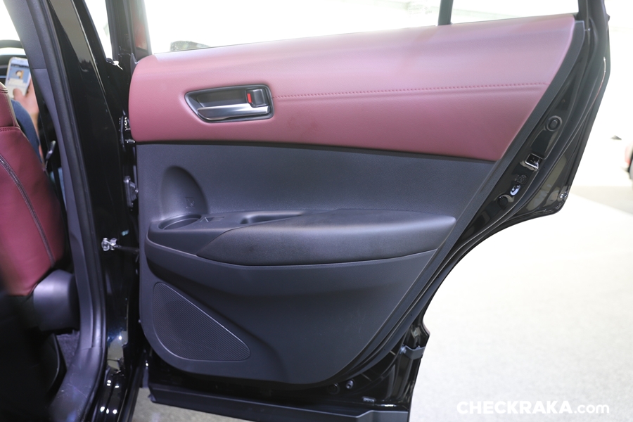 รูปภาพ โตโยต้า Toyota Corolla Cross HEV Premium Safety ปี 2020