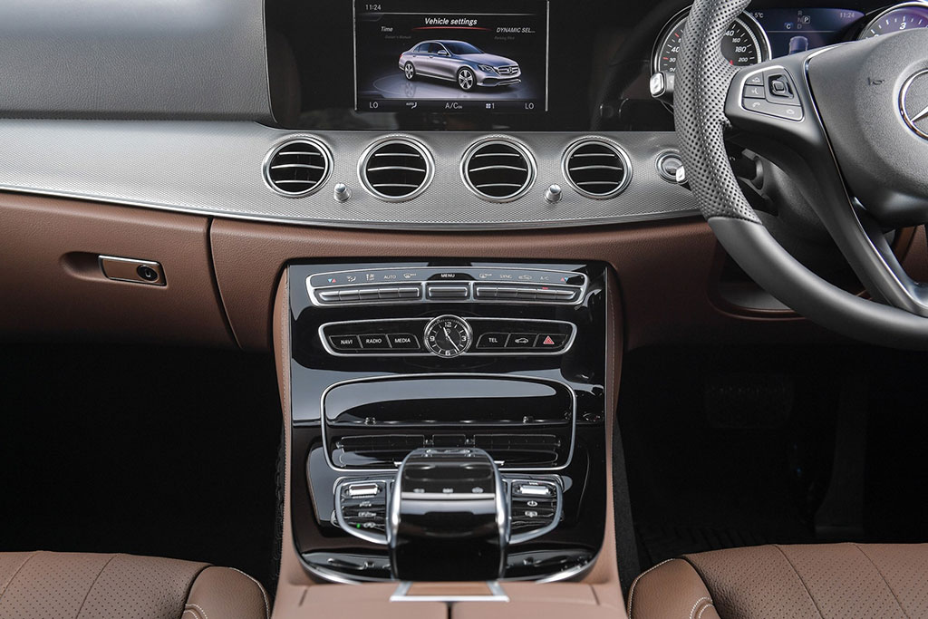 รูปภาพ เมอร์เซเดส-เบนซ์ Mercedes-benz E-Class E 220 D Avantgarde ปี 2017