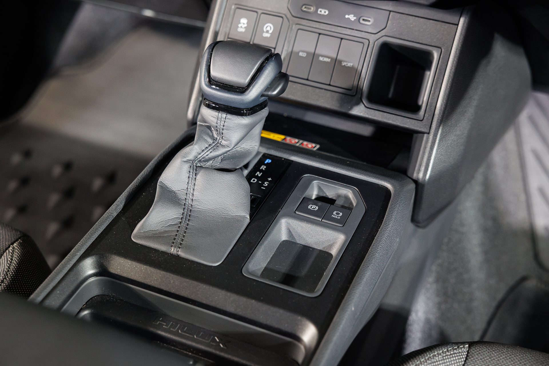 รูปภาพ โตโยต้า Toyota Hilux Travo Double Cab Prerunner 2.8 Smart AT ปี 2025