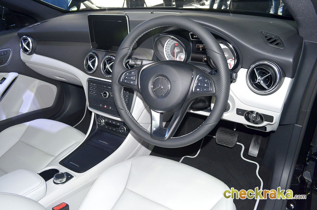 รูปภาพ เมอร์เซเดส-เบนซ์ Mercedes-benz CLA-Class CLA 200 Urban ปี 2015