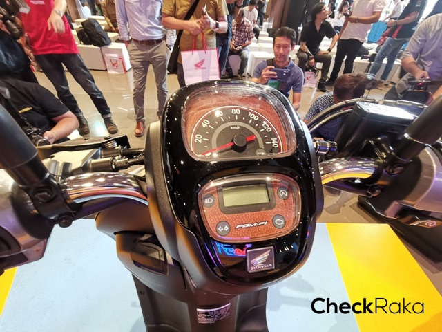 รูปภาพ ฮอนด้า Honda Scoopy i LINE FRIENDS Special Edition ปี 2019