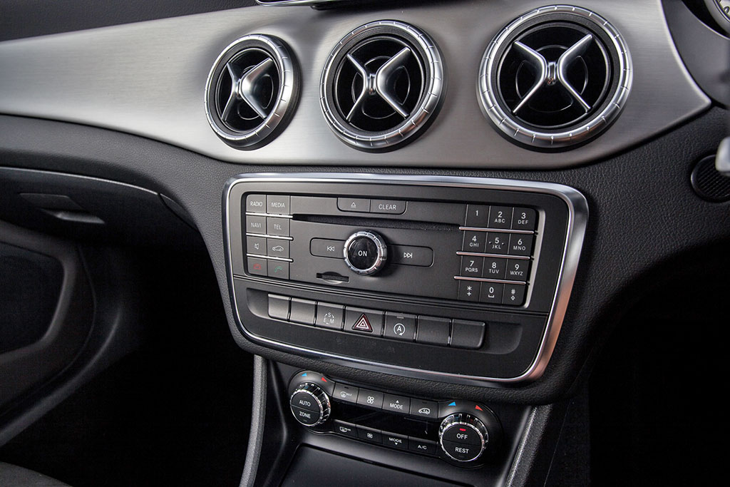 รูปภาพ เมอร์เซเดส-เบนซ์ Mercedes-benz CLA-Class CLA 250 AMG Dynamic ปี 2015