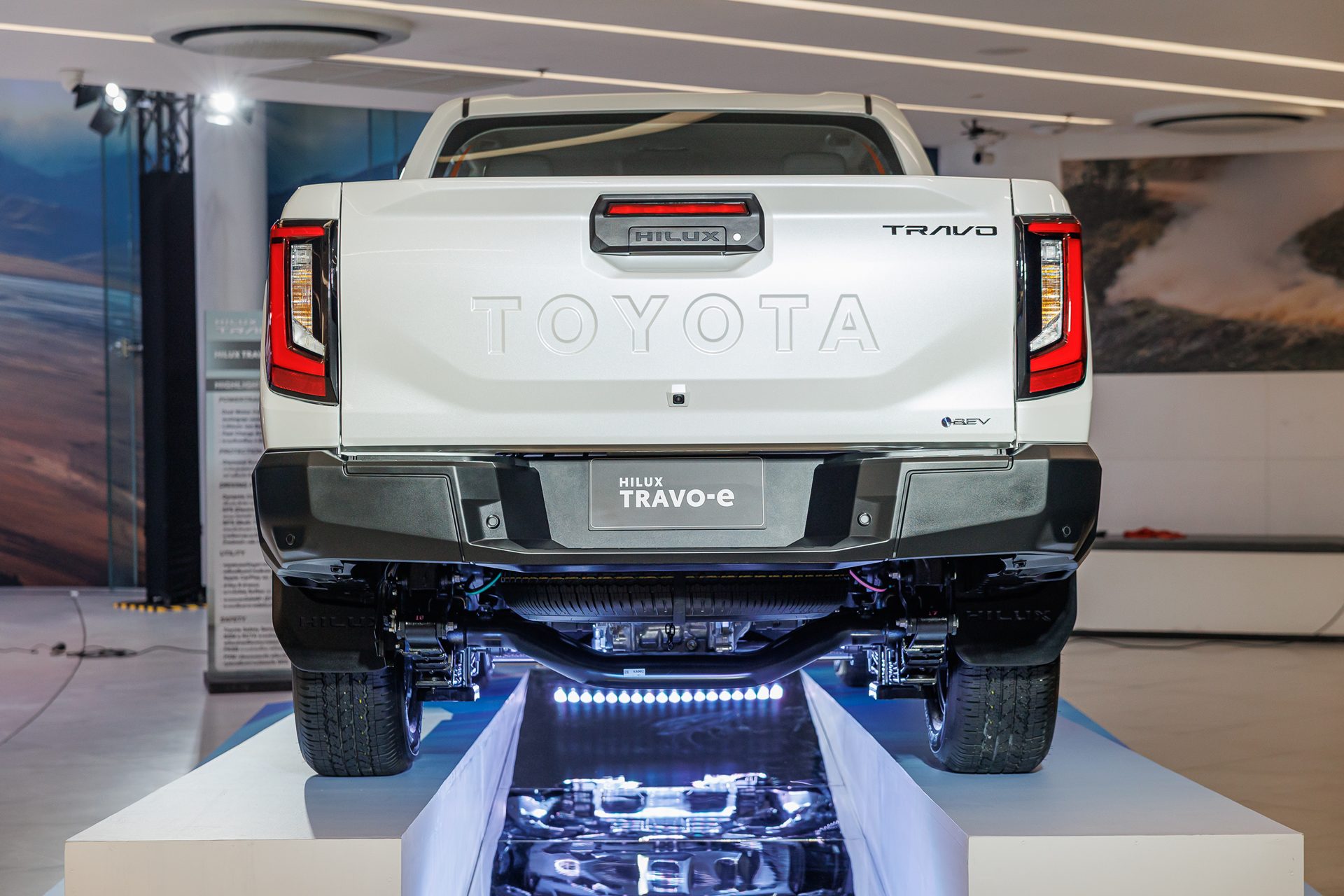 รูปภาพ โตโยต้า Toyota Hilux Travo -e Double Cab 4TREX ปี 2025