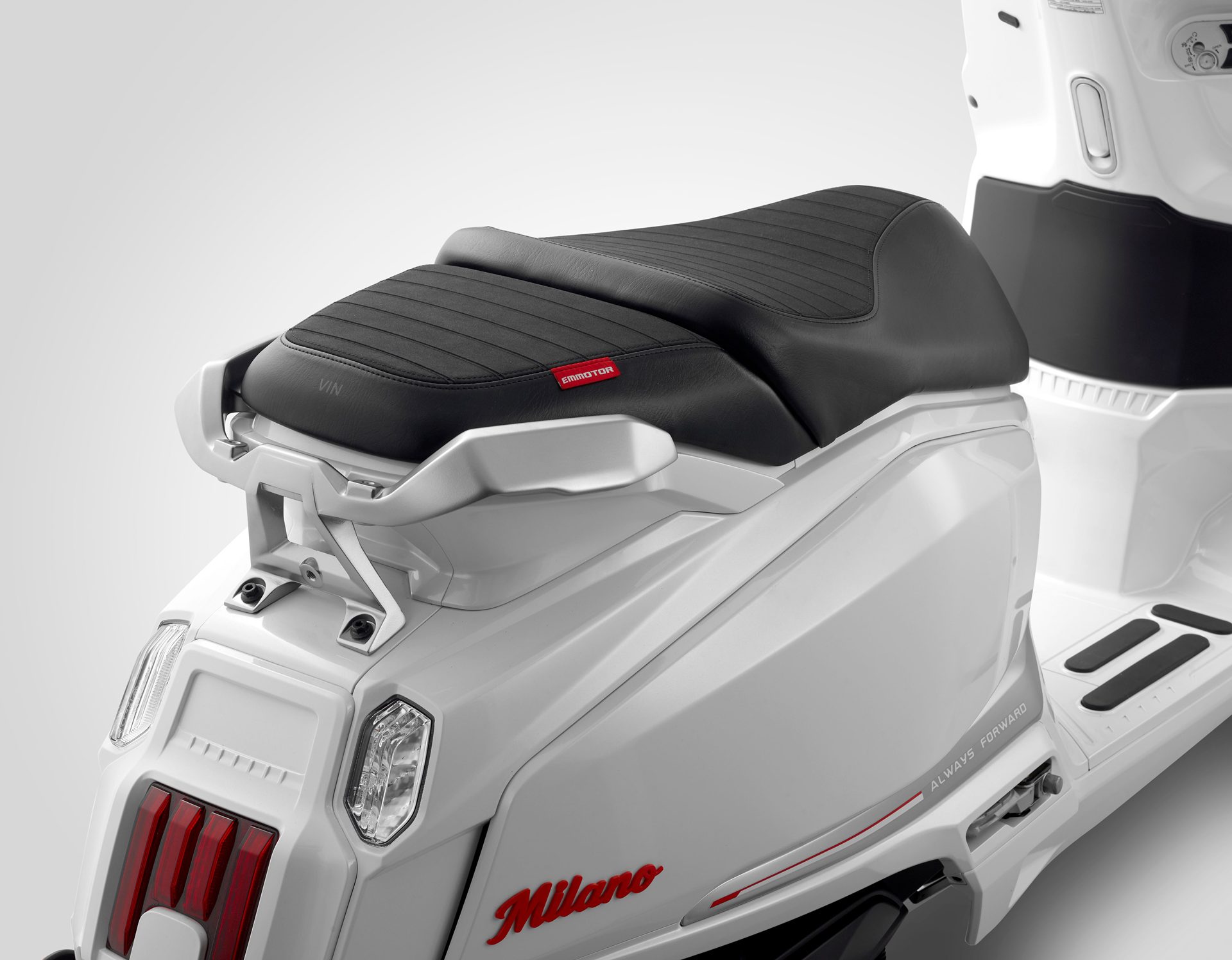 รูปภาพ อีเอ็ม EM Milano (Standard) ปี 2025