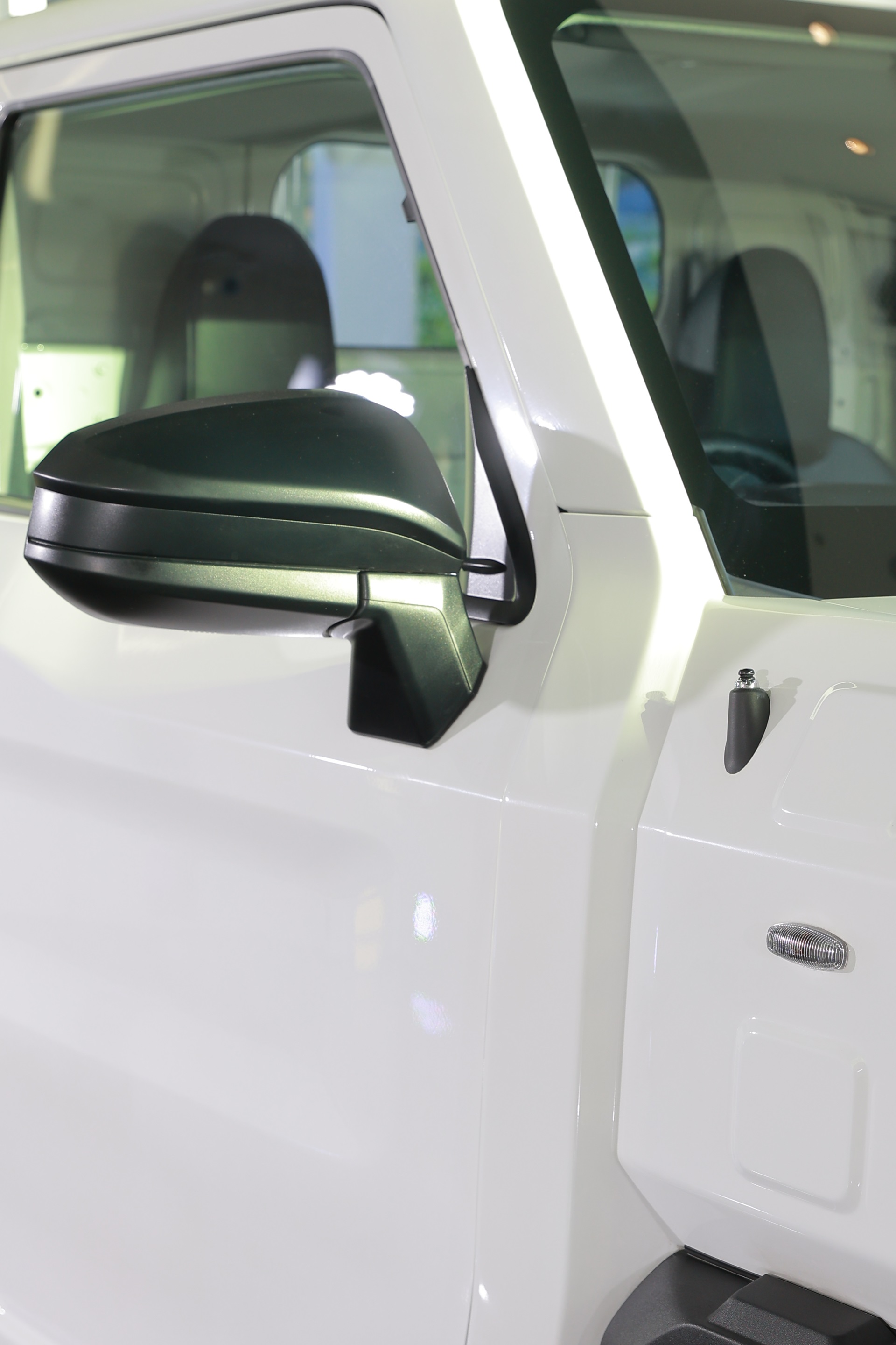 รูปภาพ โตโยต้า Toyota Hiliux Champ 2.4 Diesel AT SWB Attractive Package ปี 2025