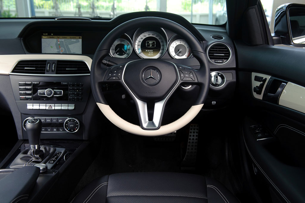 รูปภาพ เมอร์เซเดส-เบนซ์ Mercedes-benz C-Class C250 BlueEFFICIENCY Coupe Edition 1 ปี 2011