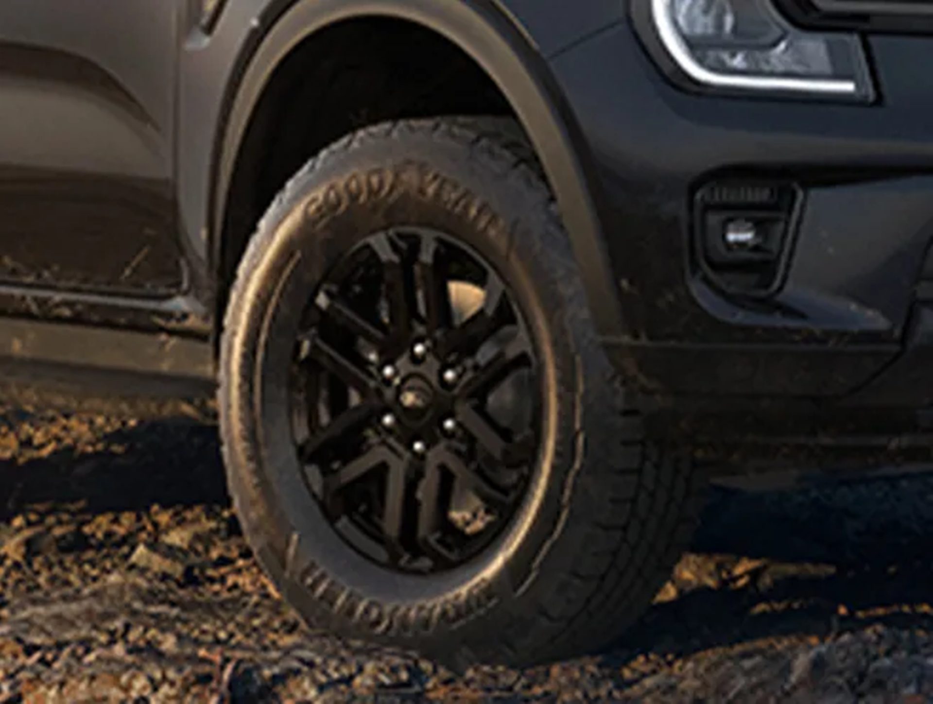 รูปภาพ ฟอร์ด Ford Everest 2.0L Turbo Active 4x2 10AT ปี 2026