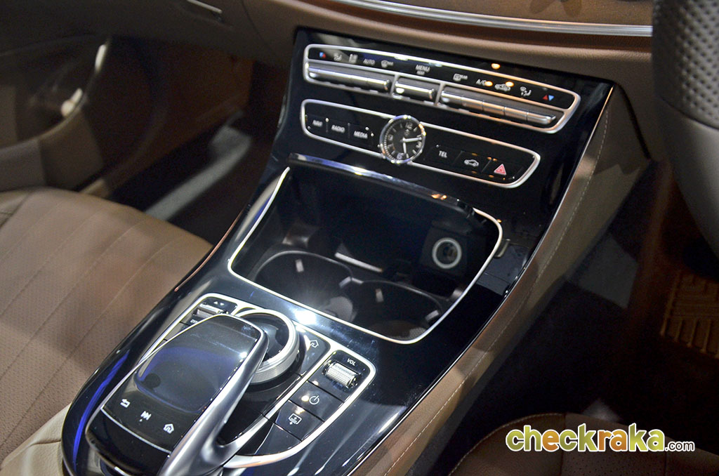 รูปภาพ เมอร์เซเดส-เบนซ์ Mercedes-benz E-Class E 220 D Exclusive ปี 2017