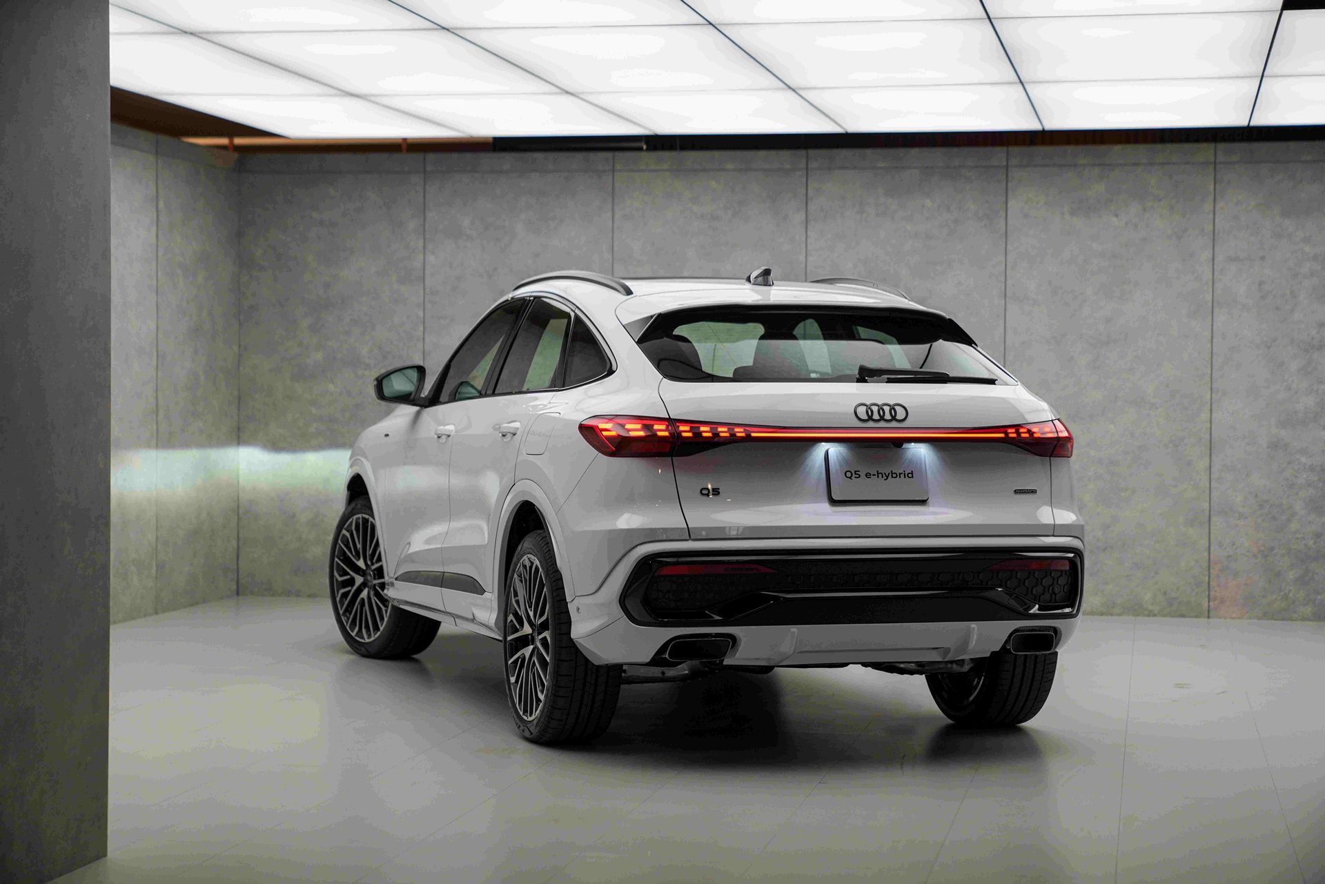 รูปภาพ อาวดี้ Audi Q5 Sportback e hybrid quattro Tech Pro ปี 2025