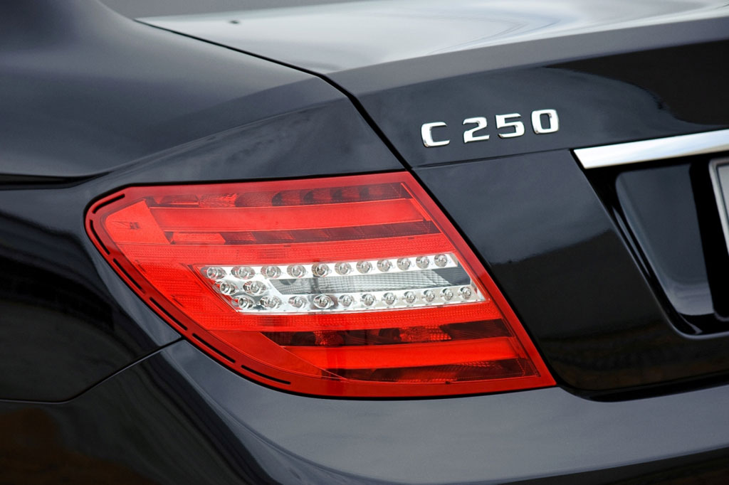 รูปภาพ เมอร์เซเดส-เบนซ์ Mercedes-benz C-Class C250 BlueEFFICIENCY Coupe Edition 1 ปี 2011