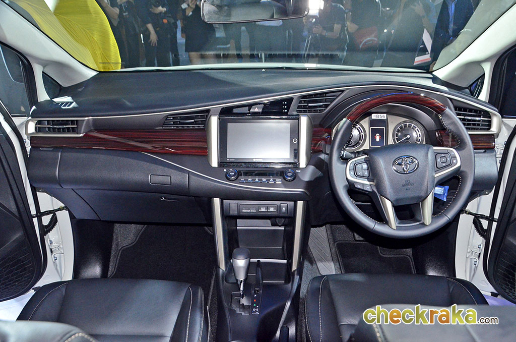 รูปภาพ โตโยต้า Toyota Innova Crysta 2.8 V A/T ปี 2016