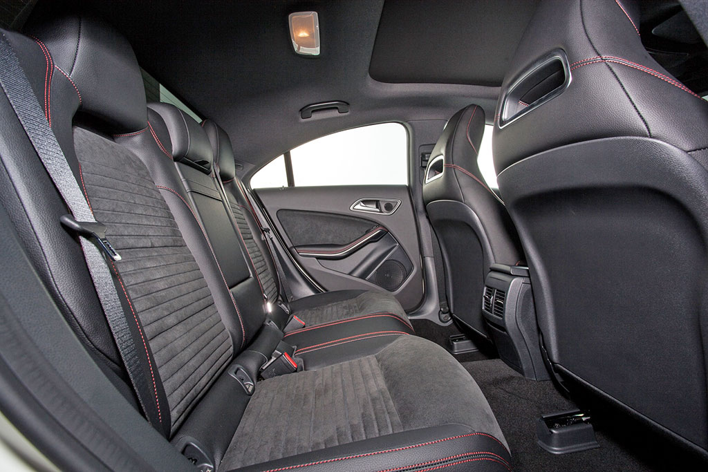 รูปภาพ เมอร์เซเดส-เบนซ์ Mercedes-benz CLA-Class CLA 250 AMG Dynamic ปี 2015