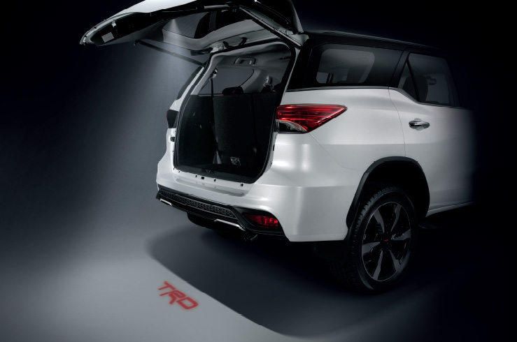 รูปภาพ โตโยต้า Toyota Fortuner 2.8 TRD Sportivo 2WD AT Black Top MY2018 ปี 2018