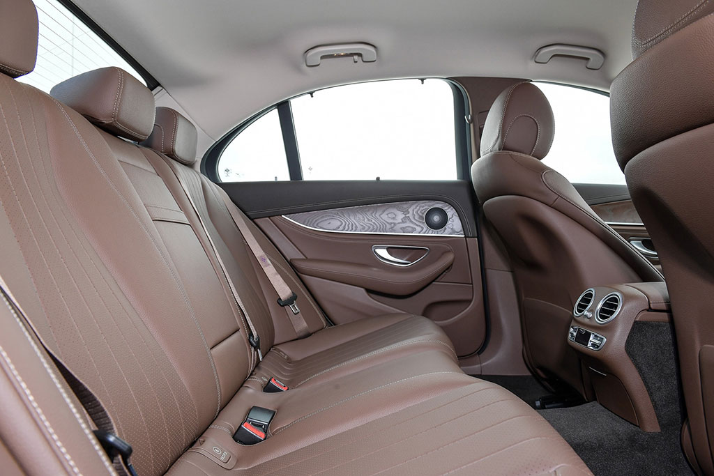 รูปภาพ เมอร์เซเดส-เบนซ์ Mercedes-benz E-Class E 220 D Exclusive ปี 2017