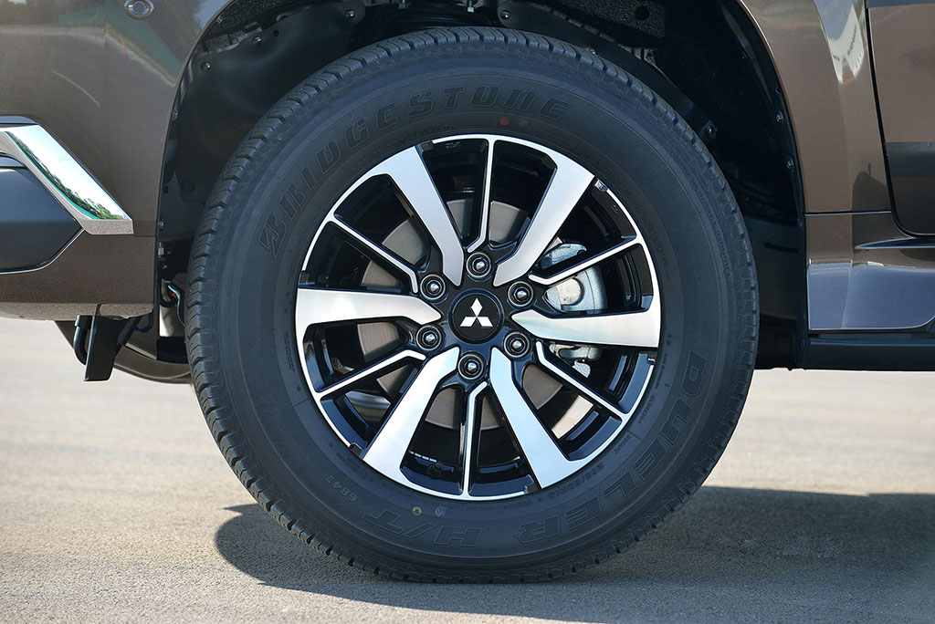 รูปภาพ มิตซูบิชิ Mitsubishi Pajero Sport 4WD GT Premium ปี 2017