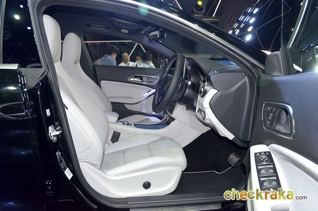 รูปภาพ เมอร์เซเดส-เบนซ์ Mercedes-benz CLA-Class CLA 200 Urban ปี 2015