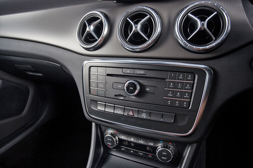 รูปภาพ เมอร์เซเดส-เบนซ์ Mercedes-benz CLA-Class CLA 200 Urban ปี 2015