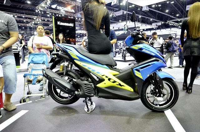 รูปภาพ ยามาฮ่า Yamaha Aerox 155 R Version MY18 ปี 2017