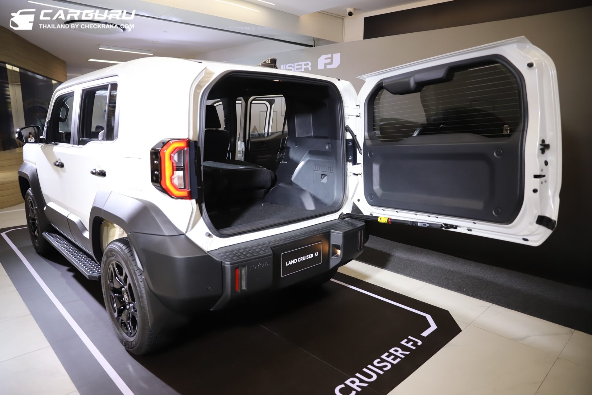 รูปภาพ โตโยต้า Toyota Land Cruiser FJ 4WD 2.7 ปี 2026
