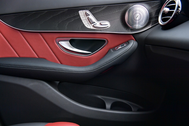 รูปภาพ เมอร์เซเดส-เบนซ์ Mercedes-benz GLC-Class GLC 220 d AMG Dynamic ปี 2017