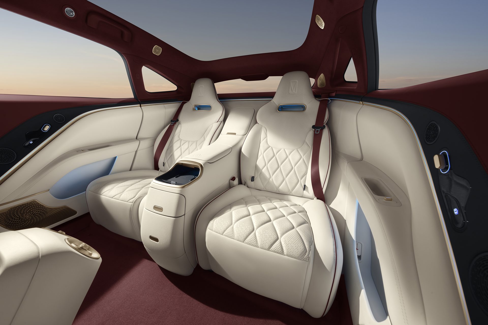 รูปภาพ อวาตาร์ AVATR 11 Royal Edition ปี 2025