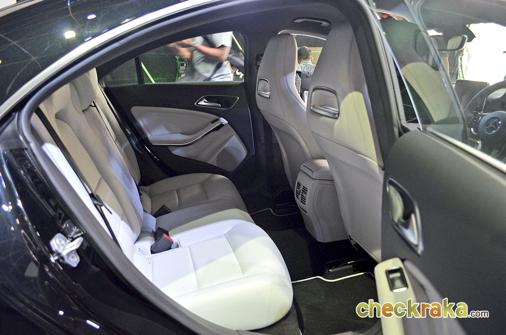 รูปภาพ เมอร์เซเดส-เบนซ์ Mercedes-benz CLA-Class CLA 200 Urban ปี 2015