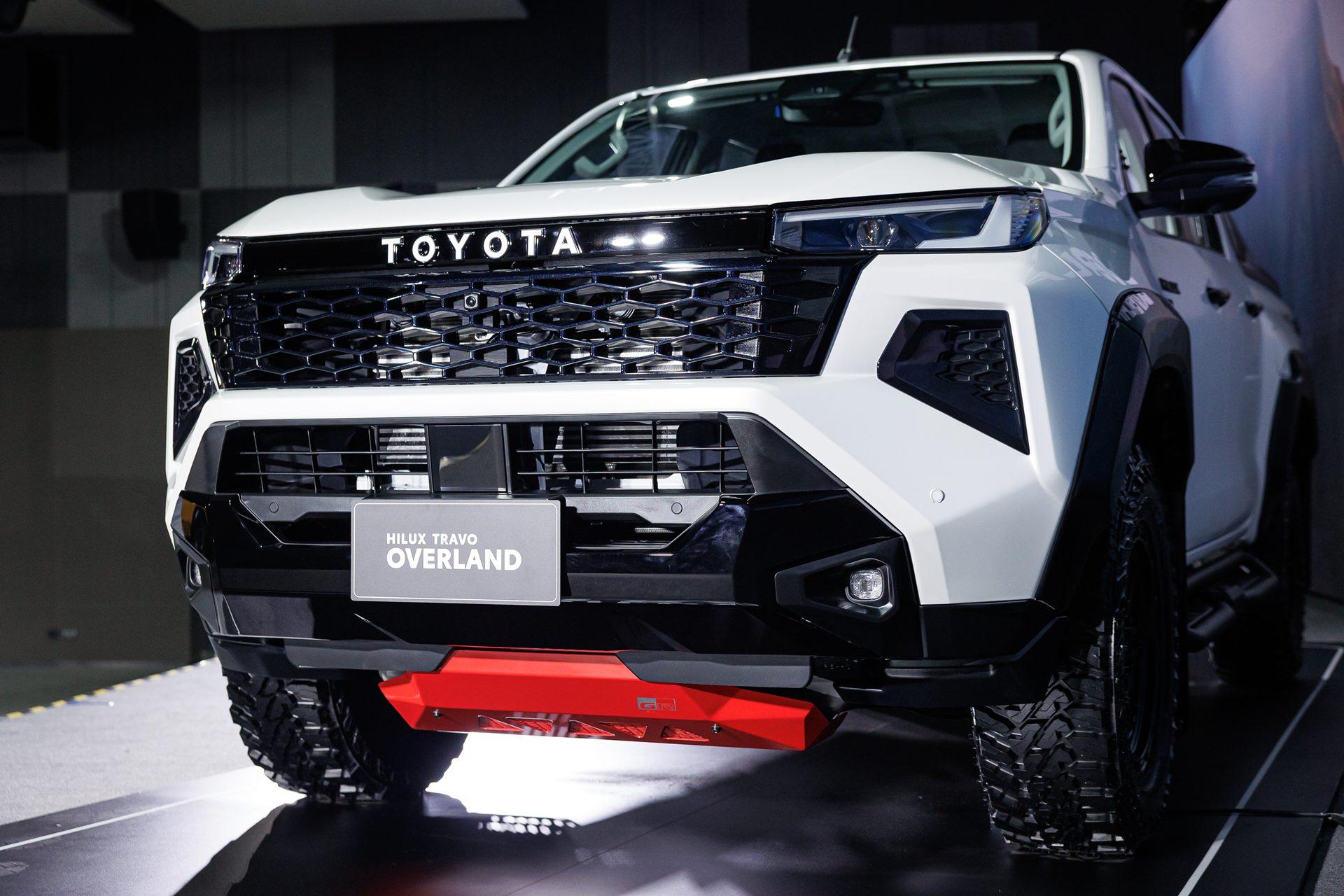 รูปภาพ โตโยต้า Toyota Hilux Travo Double Cab Prerunner 2.8 Overland AT ปี 2025