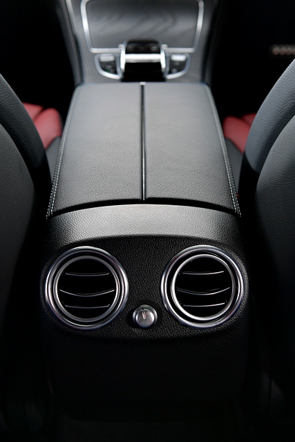 รูปภาพ เมอร์เซเดส-เบนซ์ Mercedes-benz GLC-Class GLC 220 d AMG Dynamic ปี 2017