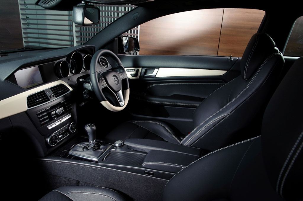รูปภาพ เมอร์เซเดส-เบนซ์ Mercedes-benz C-Class C250 BlueEFFICIENCY Coupe Edition 1 ปี 2011