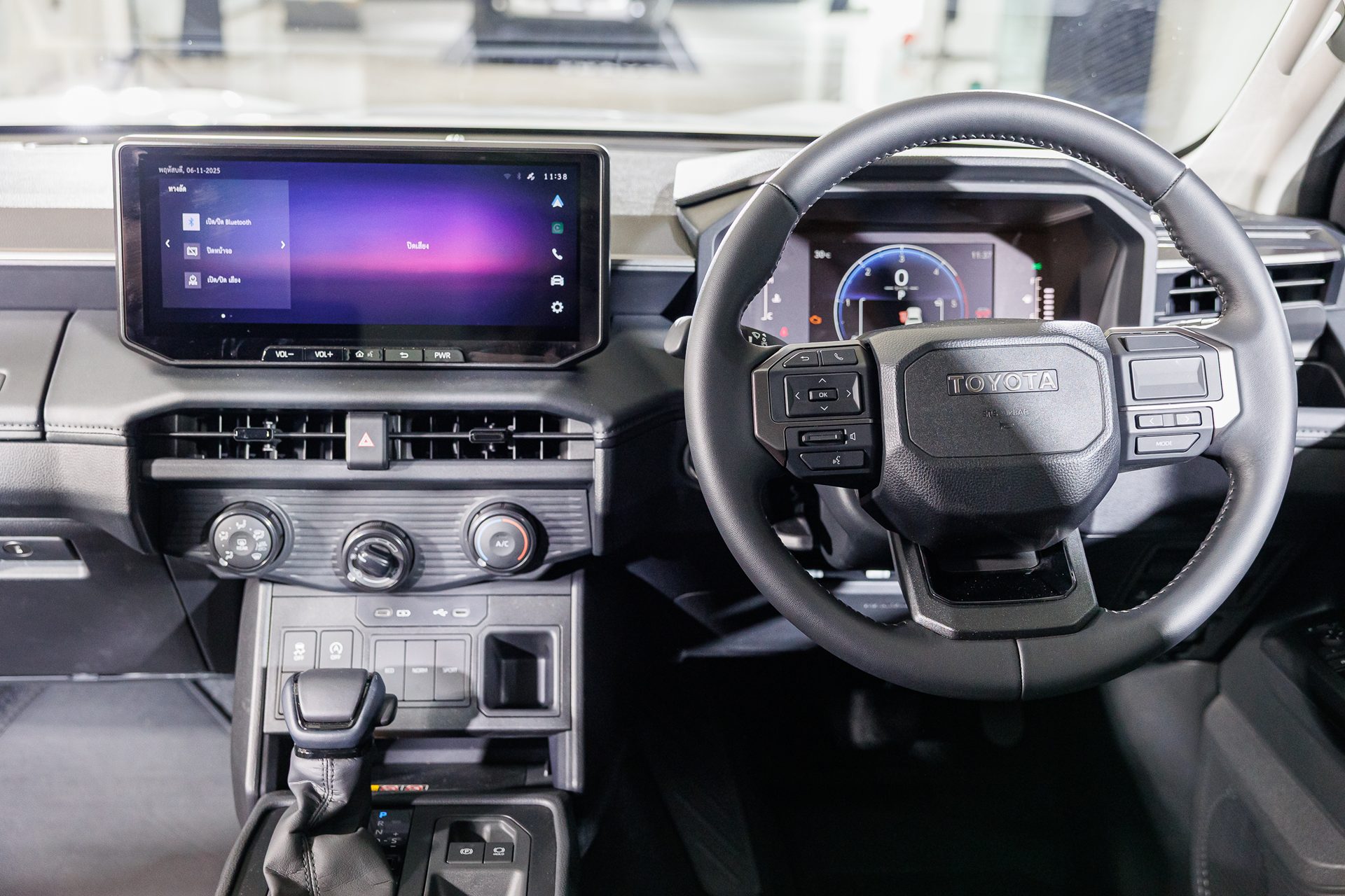 รูปภาพ โตโยต้า Toyota Hilux Travo Double Cab Prerunner 2.8 Premium AT ปี 2025