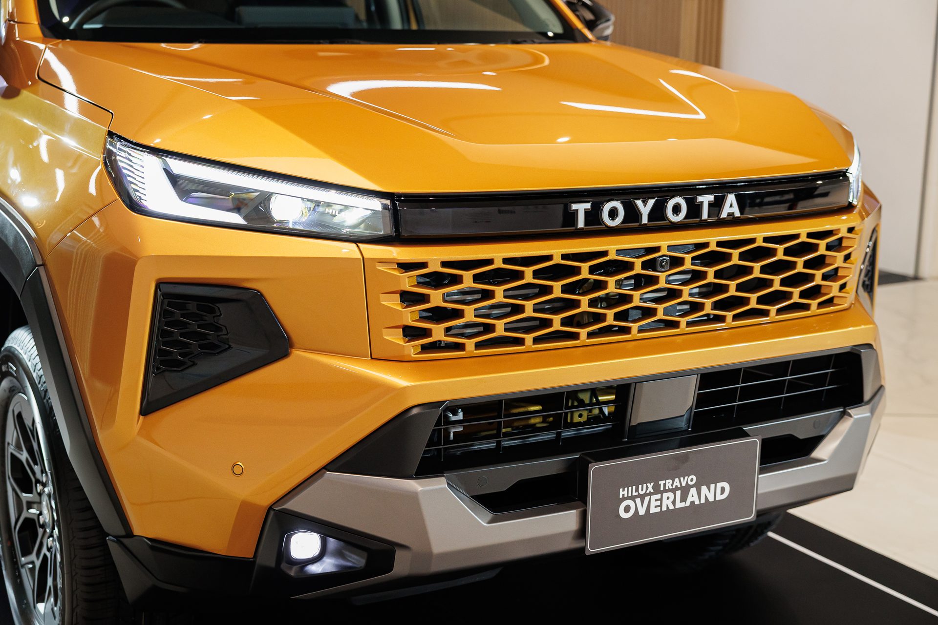 รูปภาพ โตโยต้า Toyota Hilux Travo Double Cab 4TREX 2.8 Overland AT ปี 2025