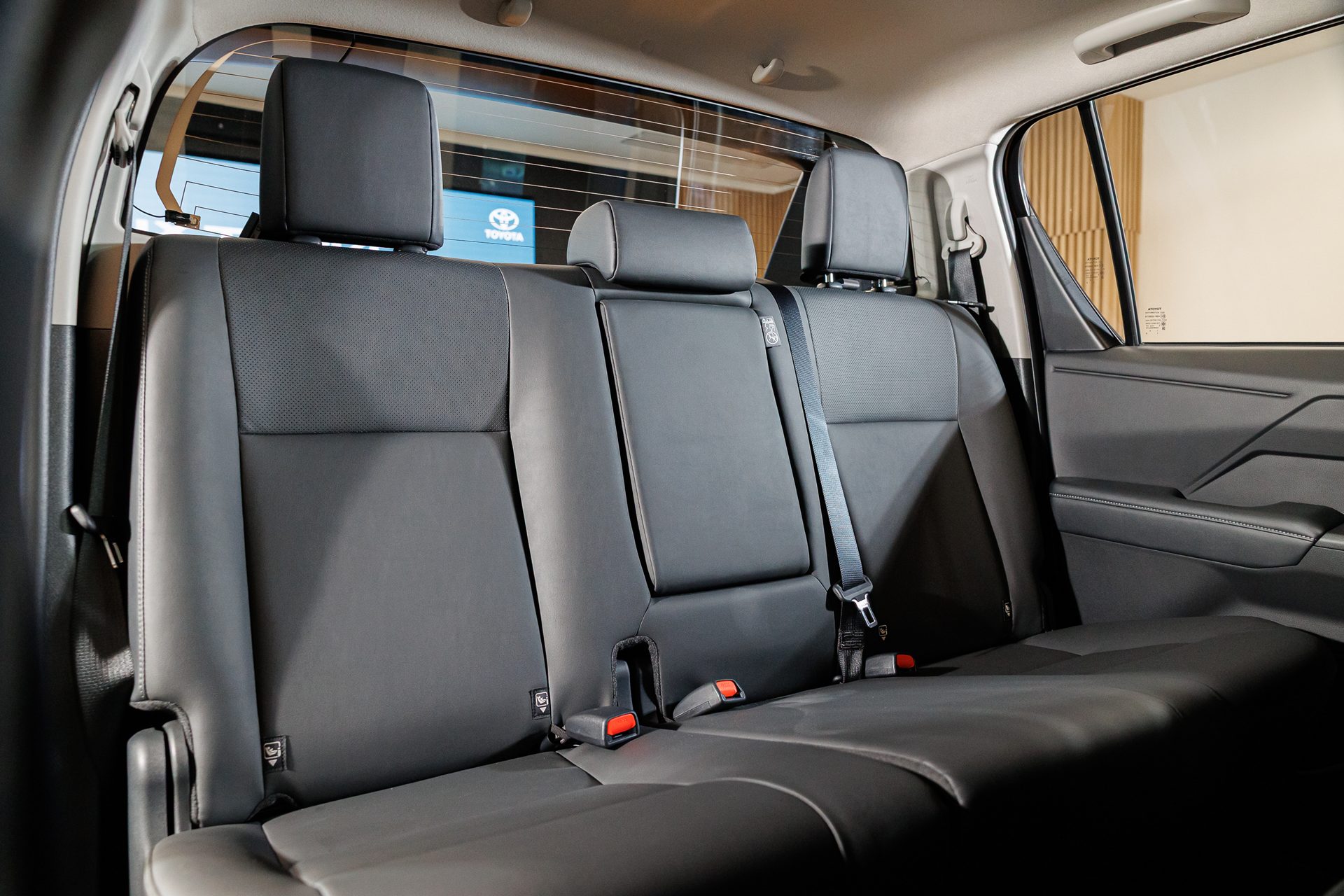 รูปภาพ โตโยต้า Toyota Hilux Travo Double Cab 4TREX 2.8 Overland Plus AT ปี 2025