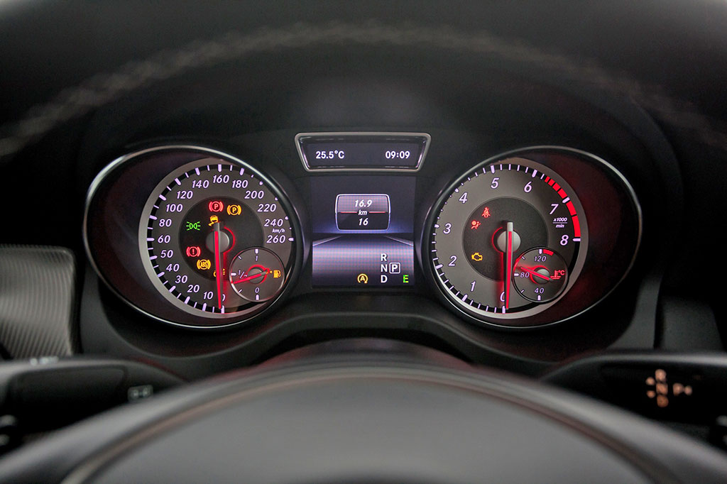 รูปภาพ เมอร์เซเดส-เบนซ์ Mercedes-benz CLA-Class CLA 200 Urban ปี 2015