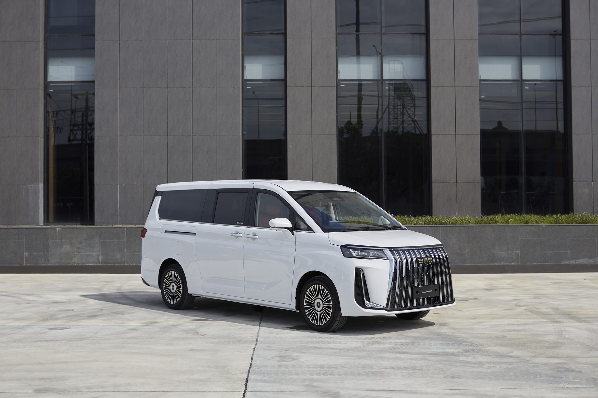 รูปภาพ ปักกิ่ง ออโตโมบิล เวิร์ค BAW M8 Standard ปี 2026