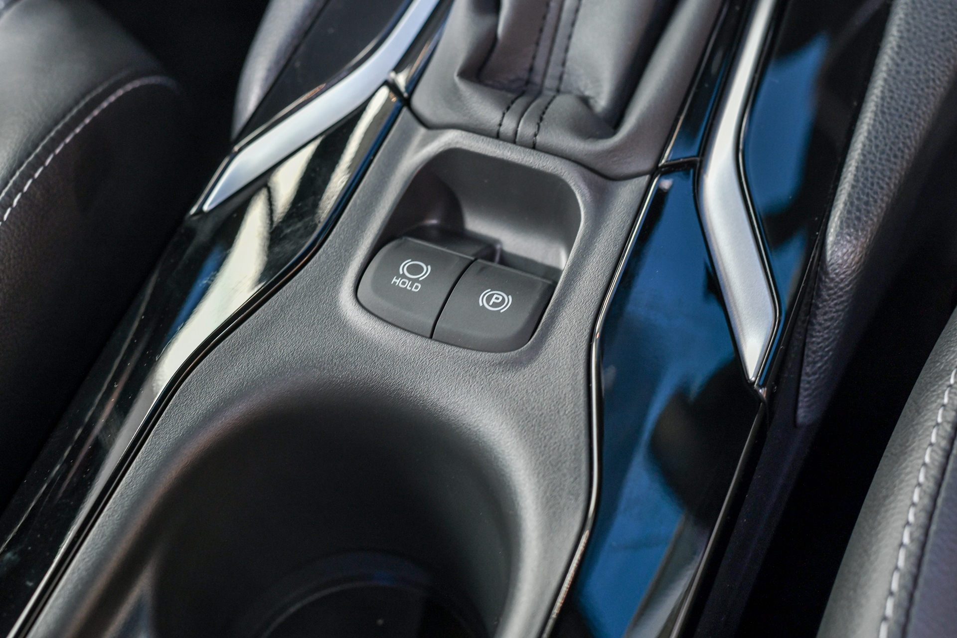 รูปภาพ โตโยต้า Toyota Corolla Cross HEV Premium Luxury ปี 2026