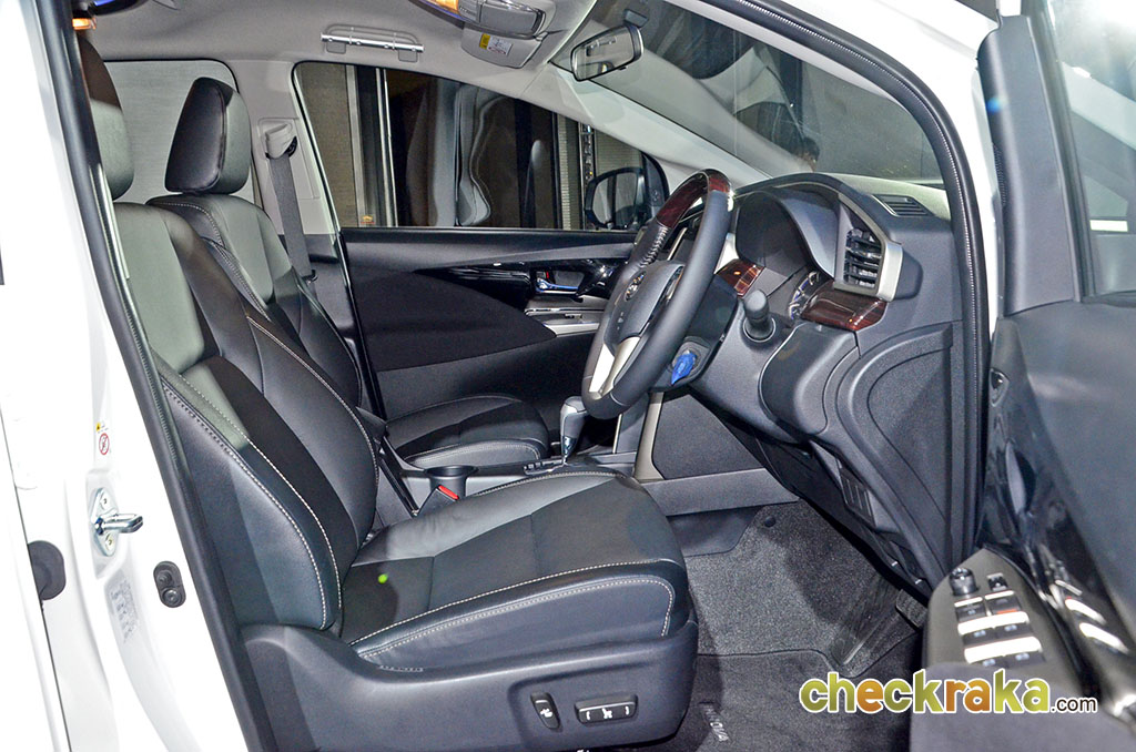 รูปภาพ โตโยต้า Toyota Innova Crysta 2.8 V A/T ปี 2016