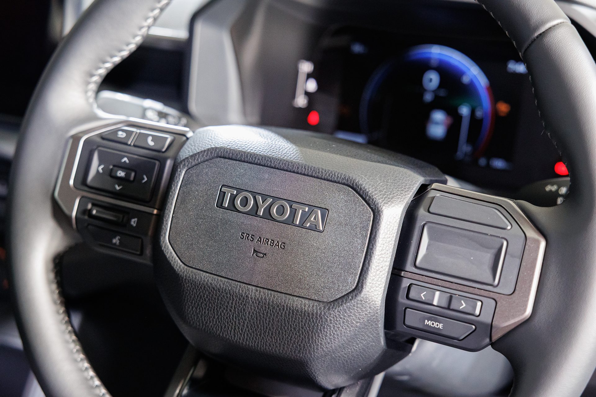 รูปภาพ โตโยต้า Toyota Hilux Travo Smart Cab Prerunner 2.8 Premium AT ปี 2025