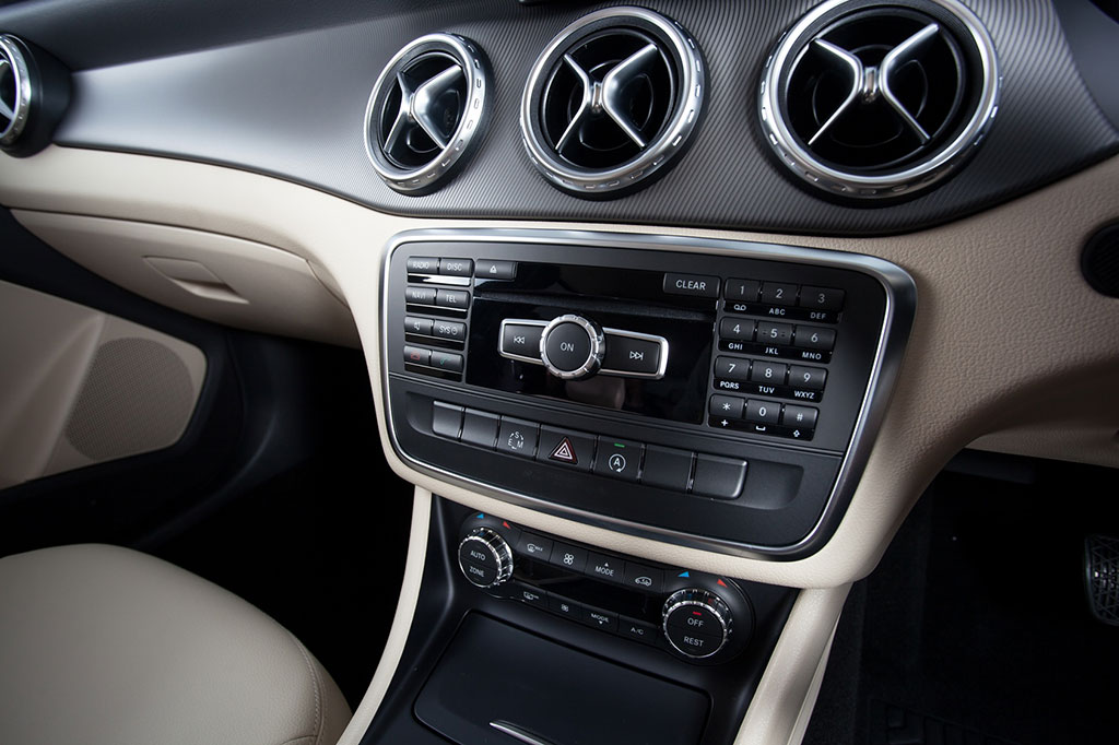 รูปภาพ เมอร์เซเดส-เบนซ์ Mercedes-benz GLA-Class GLA 200 Urban ปี 2014