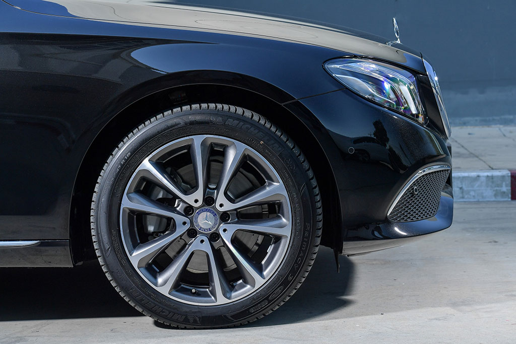 รูปภาพ เมอร์เซเดส-เบนซ์ Mercedes-benz E-Class E 220 D Exclusive ปี 2017