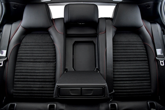 รูปภาพ เมอร์เซเดส-เบนซ์ Mercedes-benz GLA-Class GLA 250 AMG Dynamic MY2017 ปี 2017