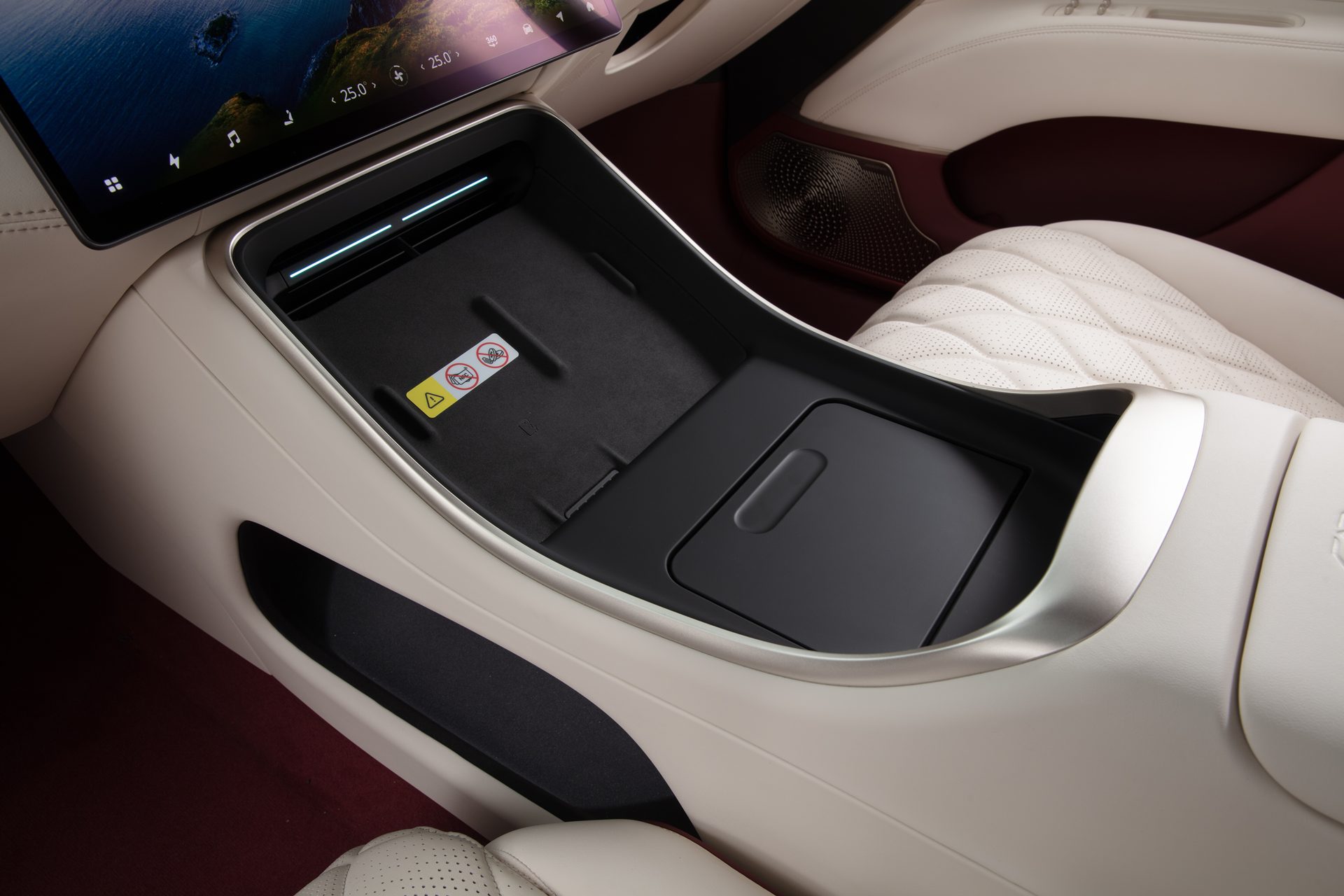 รูปภาพ อวาตาร์ AVATR 11 Royal Edition ปี 2025