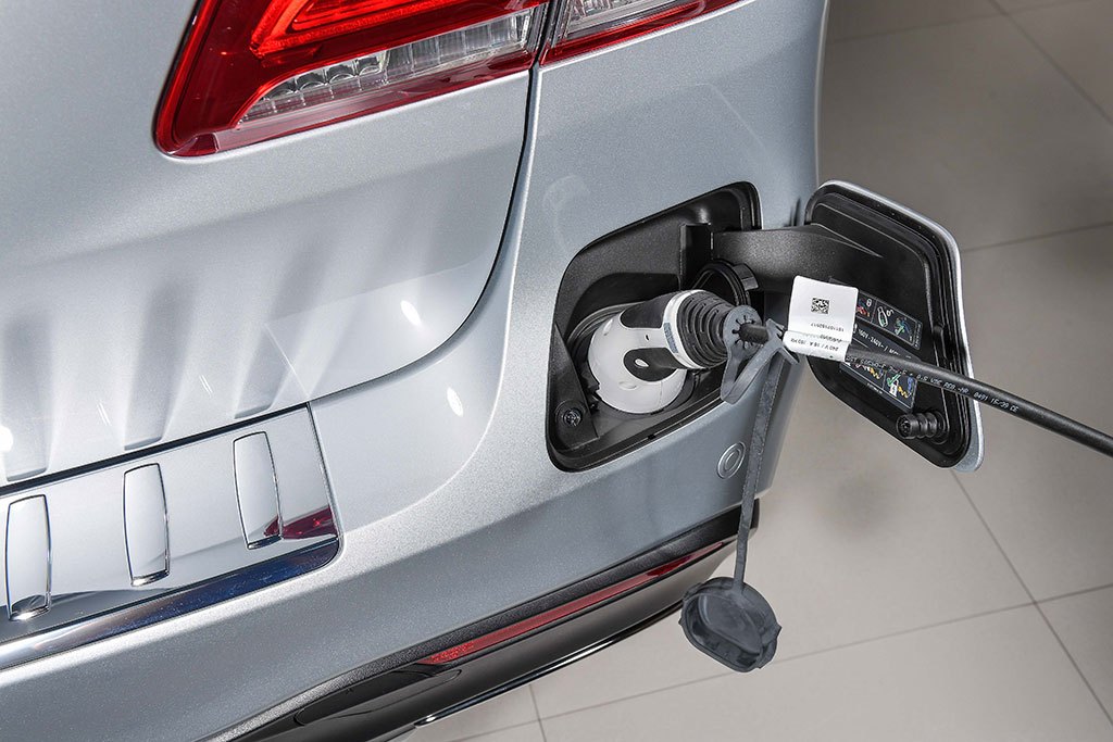 รูปภาพ เมอร์เซเดส-เบนซ์ Mercedes-benz GLE-Class GLE 500 e 4MATIC AMG Dynamic ปี 2016