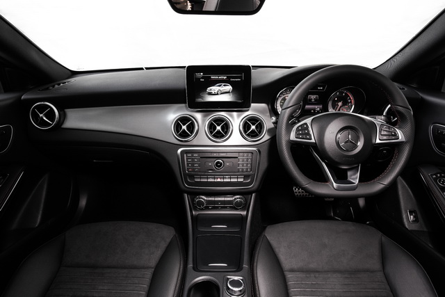 รูปภาพ เมอร์เซเดส-เบนซ์ Mercedes-benz CLA-Class CLA 250 Shooting Brake AMG Sport ปี 2015