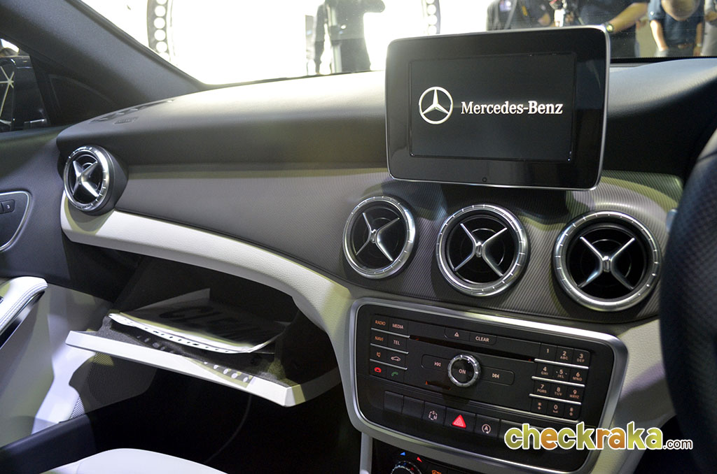 รูปภาพ เมอร์เซเดส-เบนซ์ Mercedes-benz CLA-Class CLA 200 Urban ปี 2015